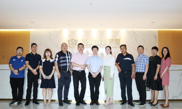 嘉興湖北商會(huì)輪值會(huì)長夏順軍一行蒞臨公司參觀指導(dǎo)