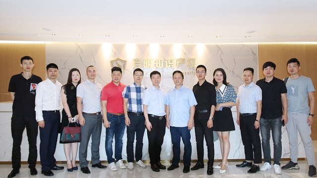 嘉興溫州商會(huì)秘書長陳建松一行蒞臨公司指導(dǎo)交流